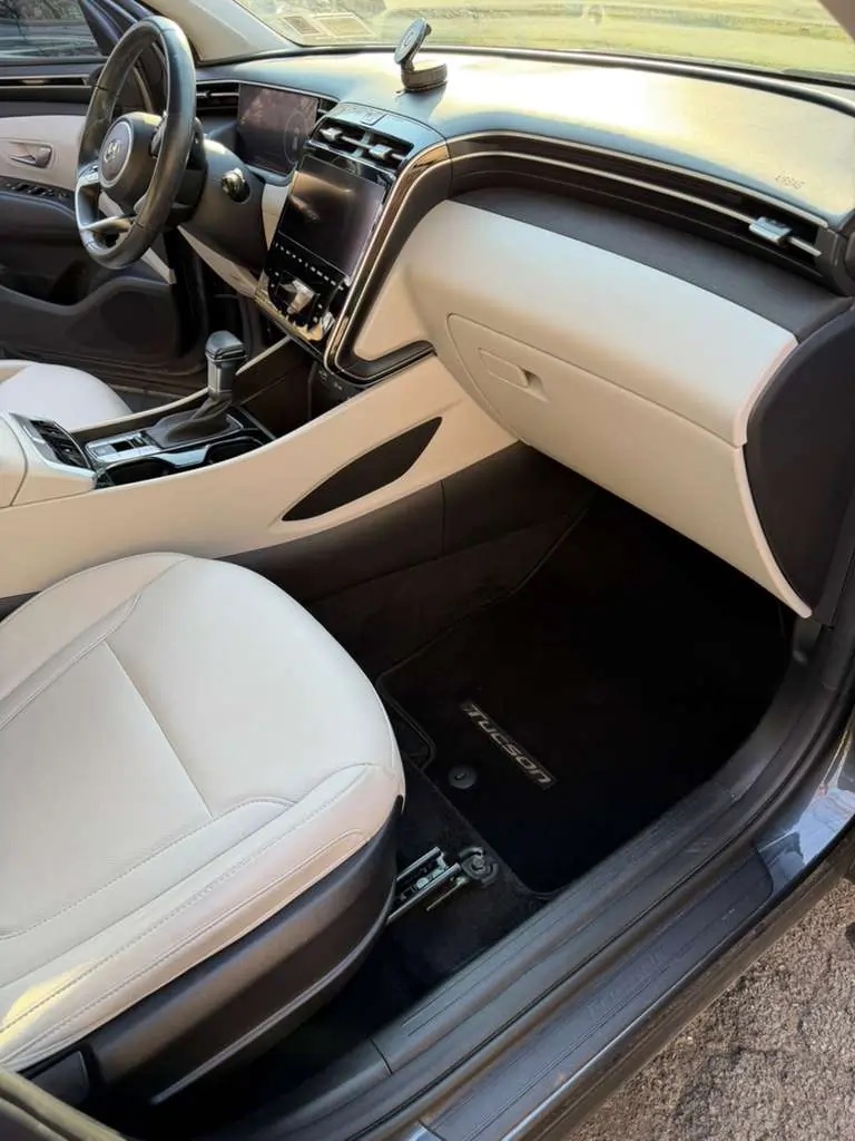Hyundai Tucson interior with cleaned white leather seats and dashboard